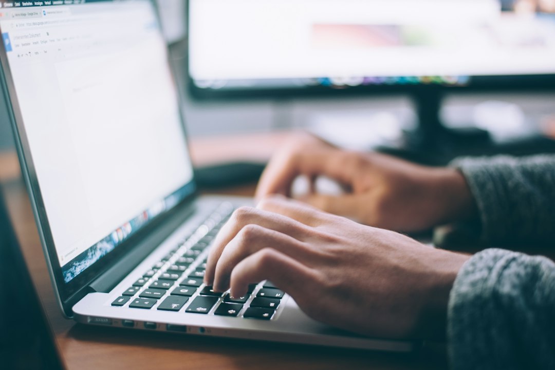 Web hackeada: ¿contratar limpieza o arreglarlo tú? Criterio